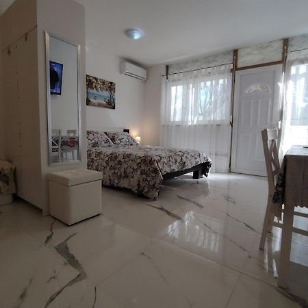 Studio-apartman Ella Porec Esterno foto