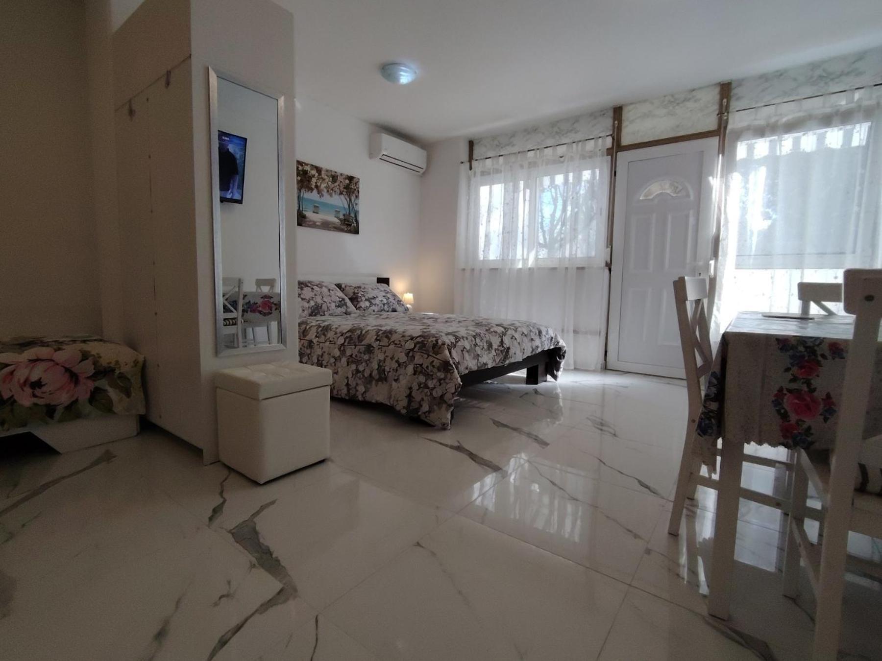 Studio-apartman Ella Porec Esterno foto